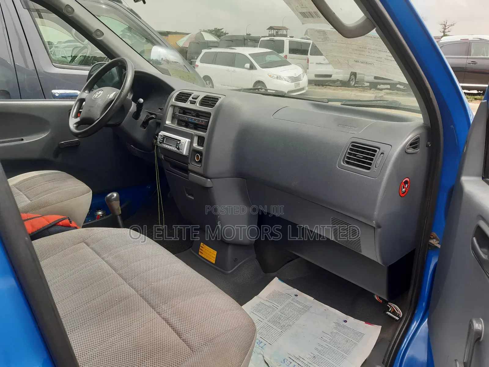 Toyota HiAce 2017 Blue