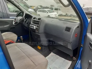 Toyota HiAce 2017 Blue