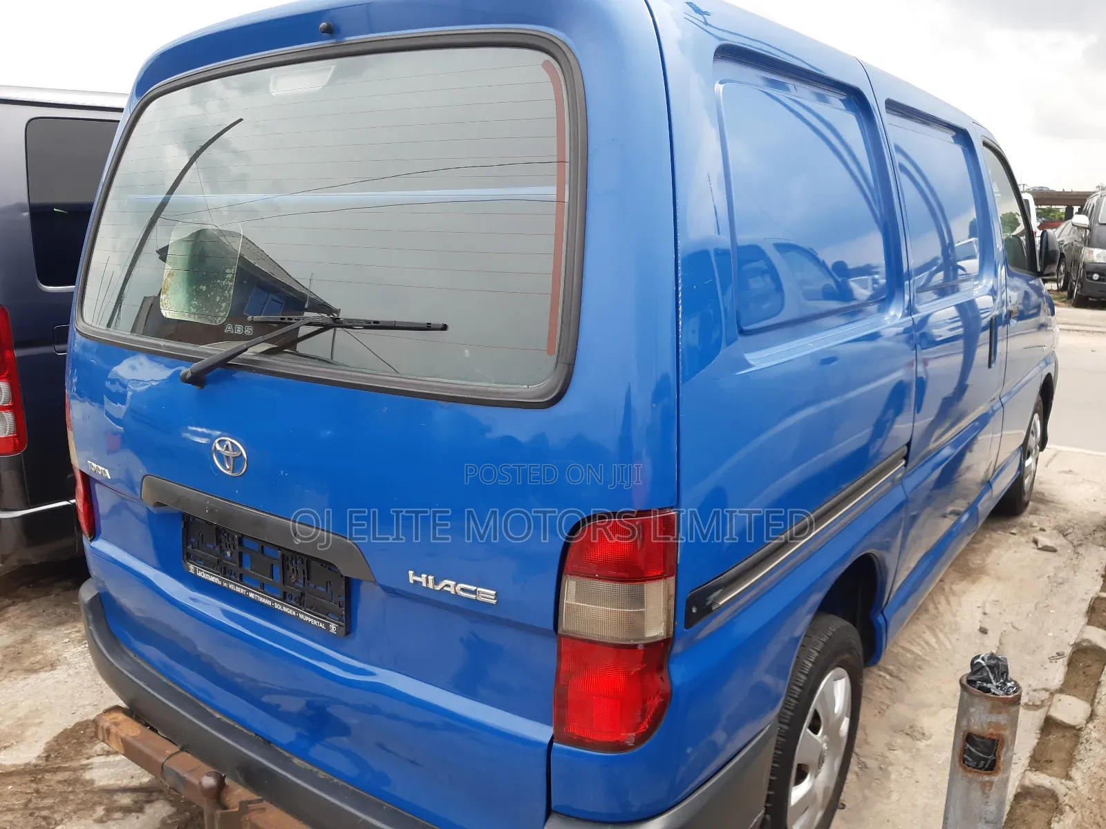 Toyota HiAce 2017 Blue