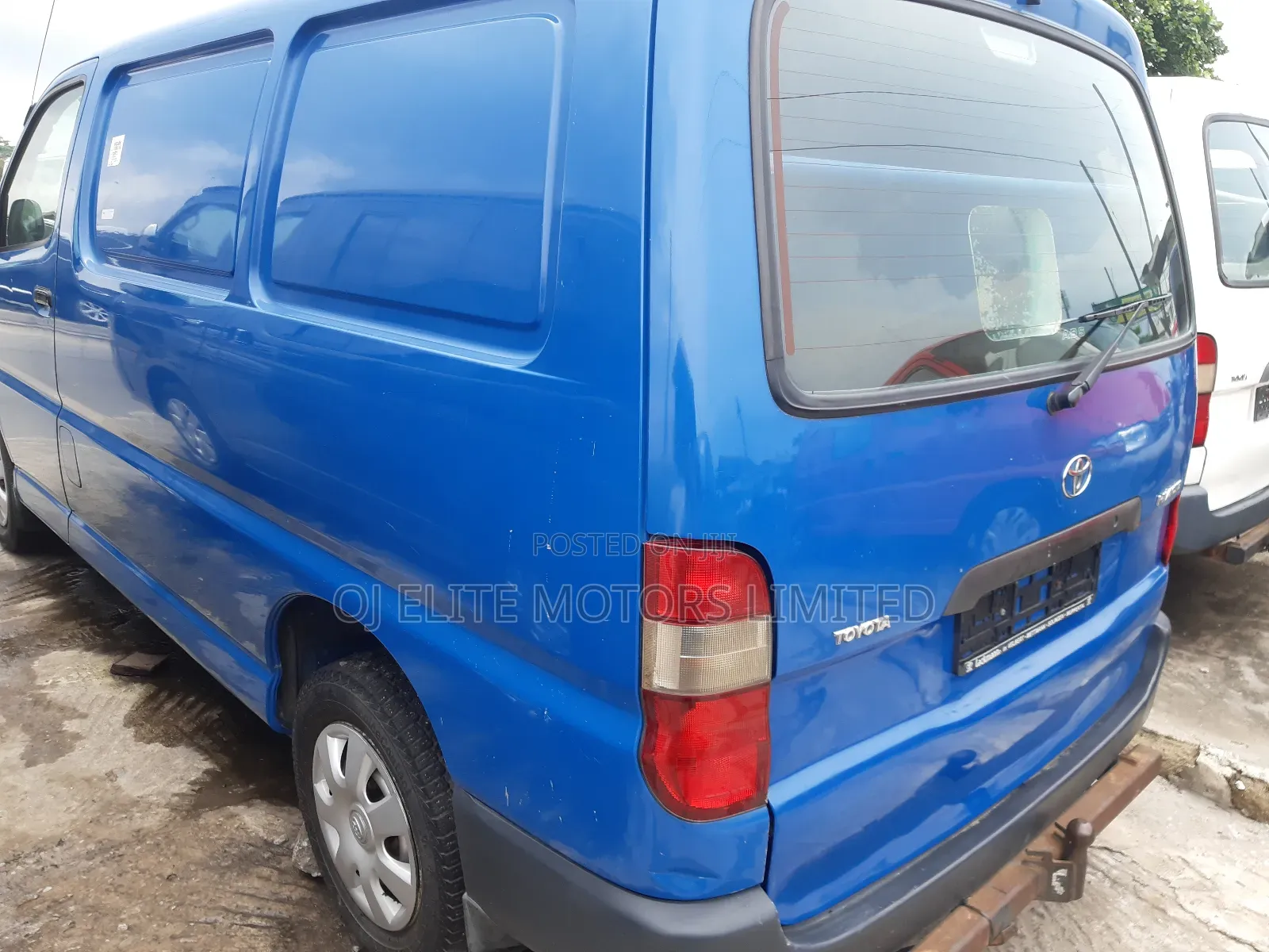 Toyota HiAce 2017 Blue