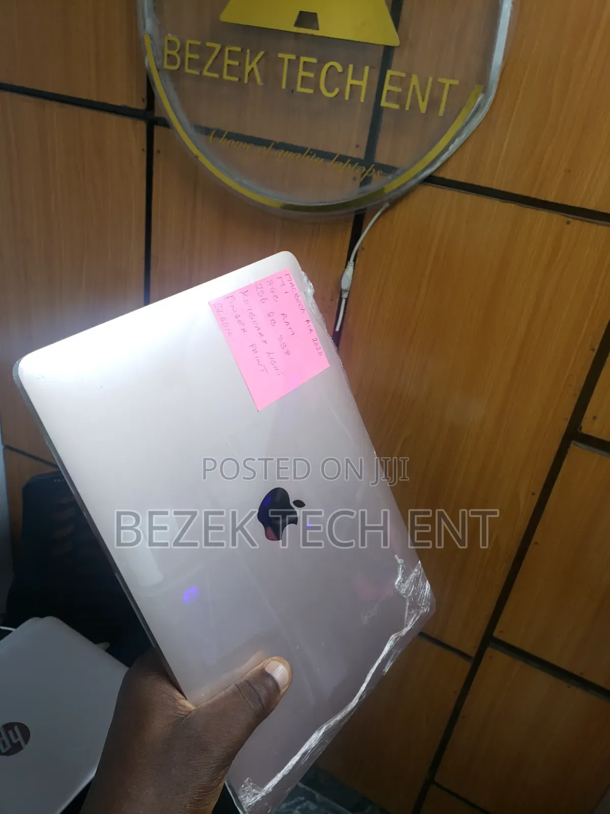 New Laptop Apple MacBook Air 2020 M1 8GB Intel Core i5 SSD 256GB