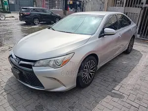 Toyota Camry SE 4dr Sedan (2.5L 4cyl 6A) 2015 Silver