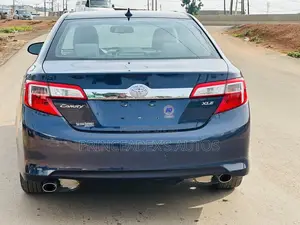 Toyota Camry XLE 4dr Sedan w/Prod. End 11/13 (3.5L 6cyl 6A) 2014 Blue