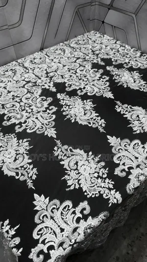 Bride Chantilly Lace