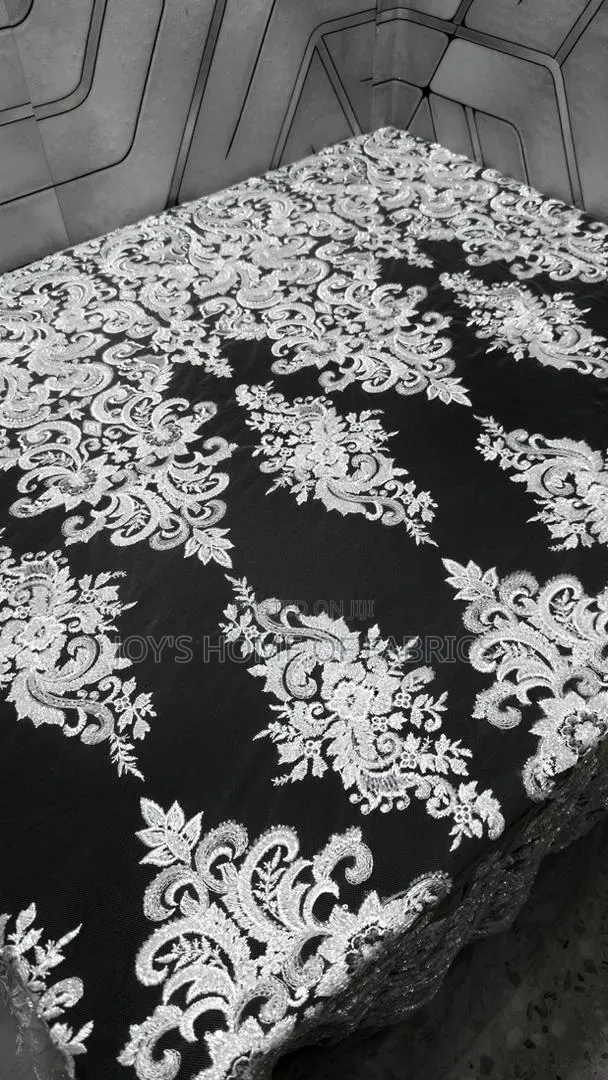 Bride Chantilly Lace