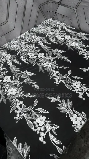 Bride Chantilly Lace