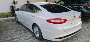 Ford Focus SE 4dr Hatchback (2.0L 4cyl 5M) 2015 White