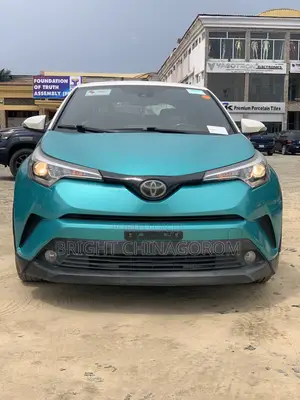 Toyota C-HR XLE FWD Sport Utility (2.0L 4cyl 2AM) 2018 Blue