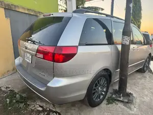 Toyota Sienna LE AWD 2005 Gray