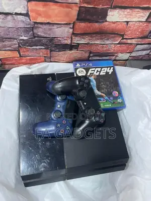 Ps4 Fat With 2 Pads