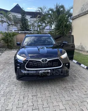 Toyota Highlander XLE 2022 Black