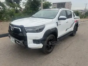 Toyota Hilux 2019 White