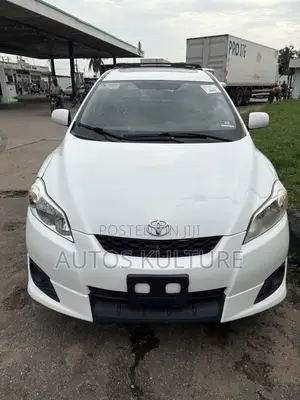 Toyota Matrix S Hatchback FWD (2.4L 4cyl 5A) 2009 White