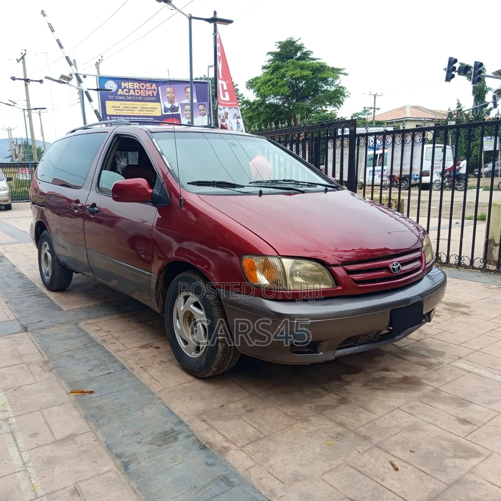 Toyota Sienna 2000 Red