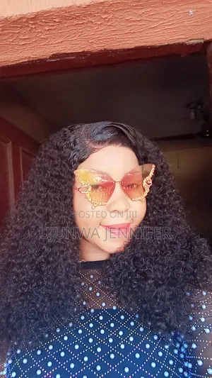 Jenny Uj's Hair