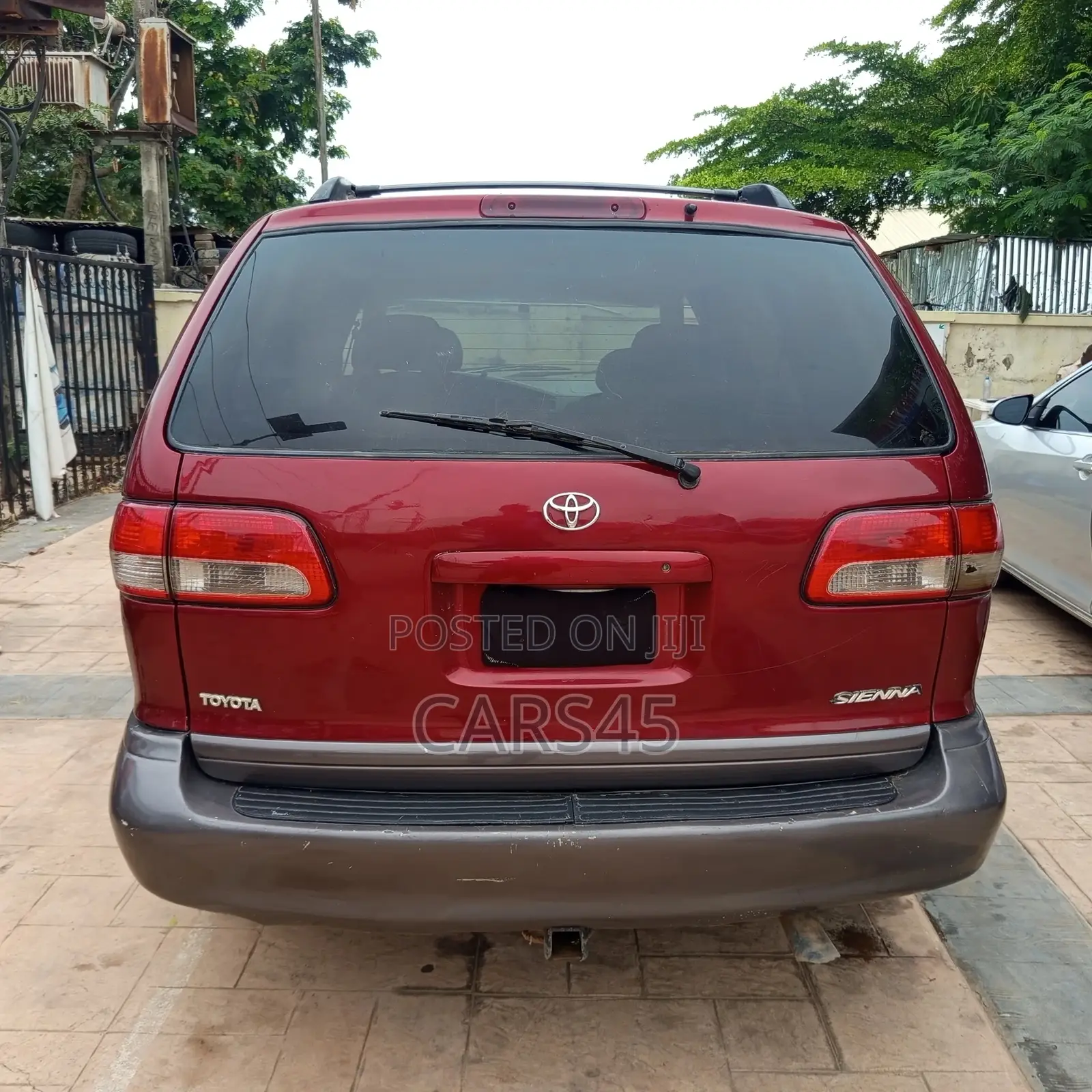 Toyota Sienna 2000 Red