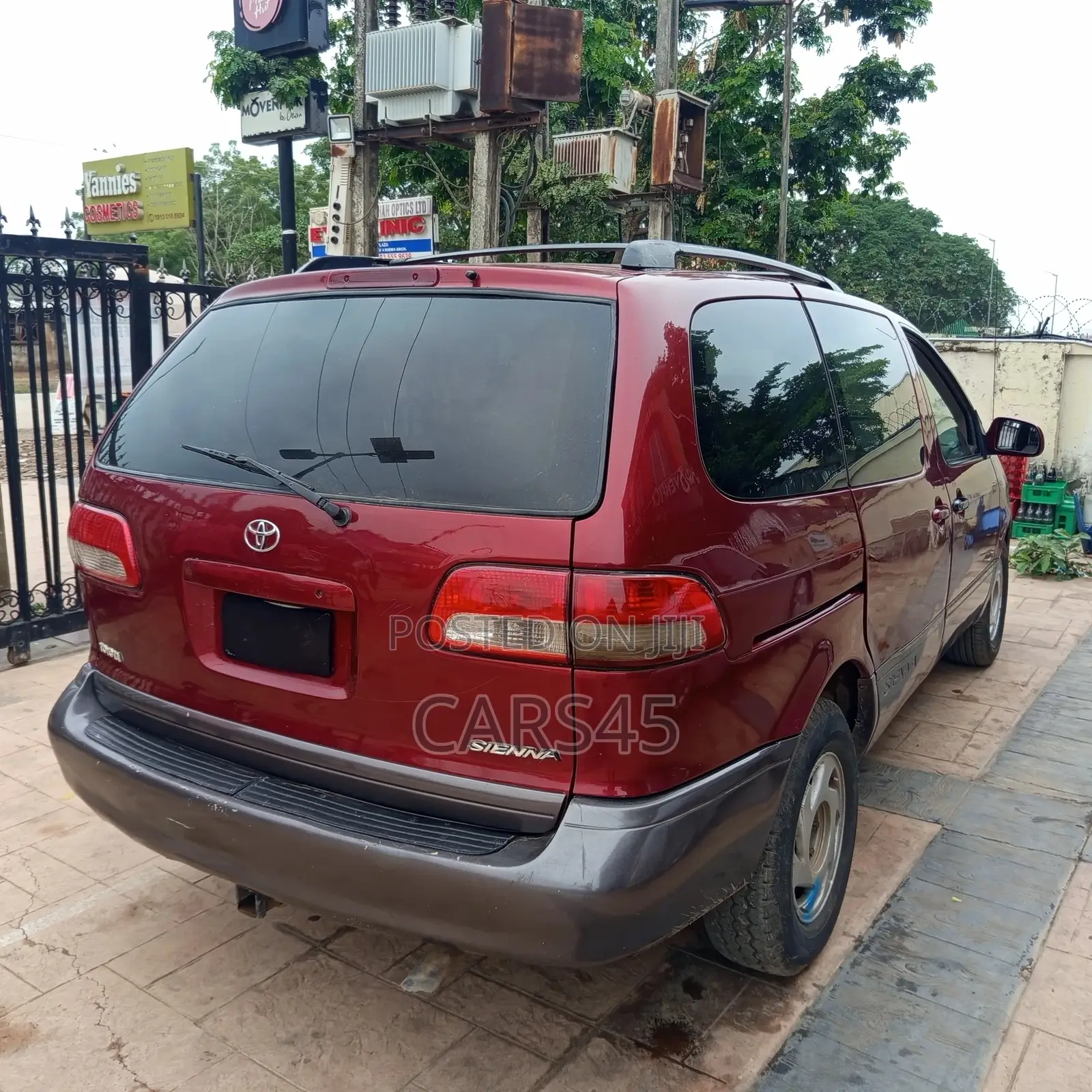 Toyota Sienna 2000 Red