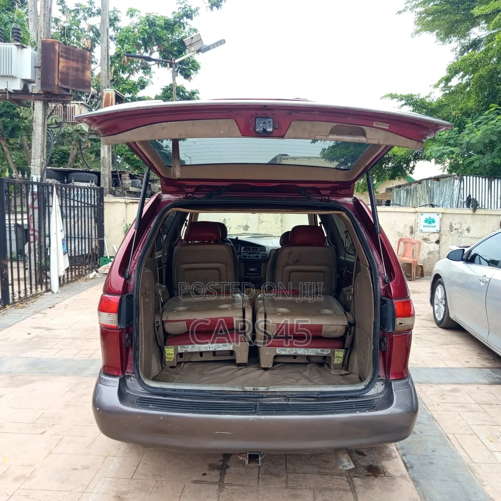 Toyota Sienna 2000 Red