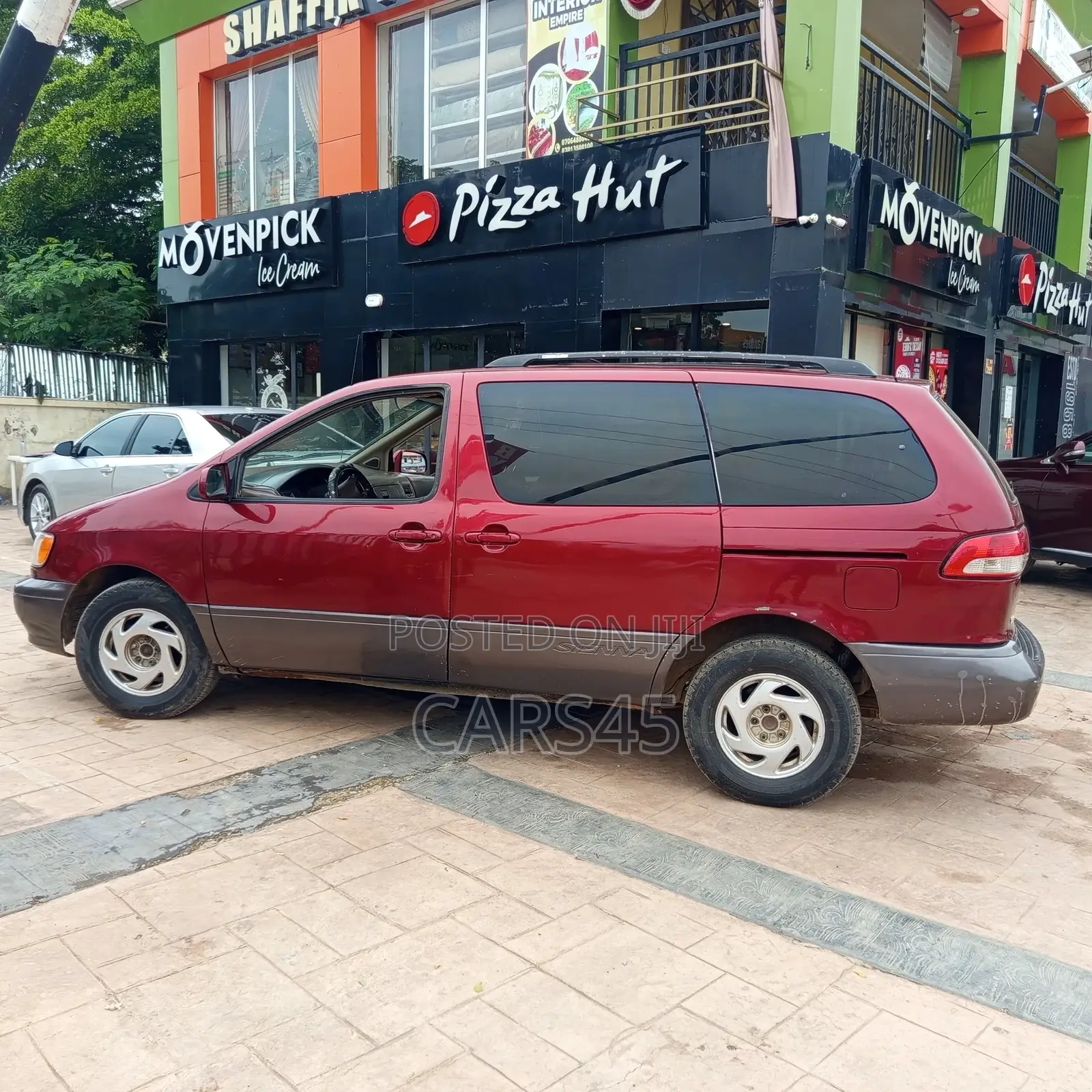 Toyota Sienna 2000 Red
