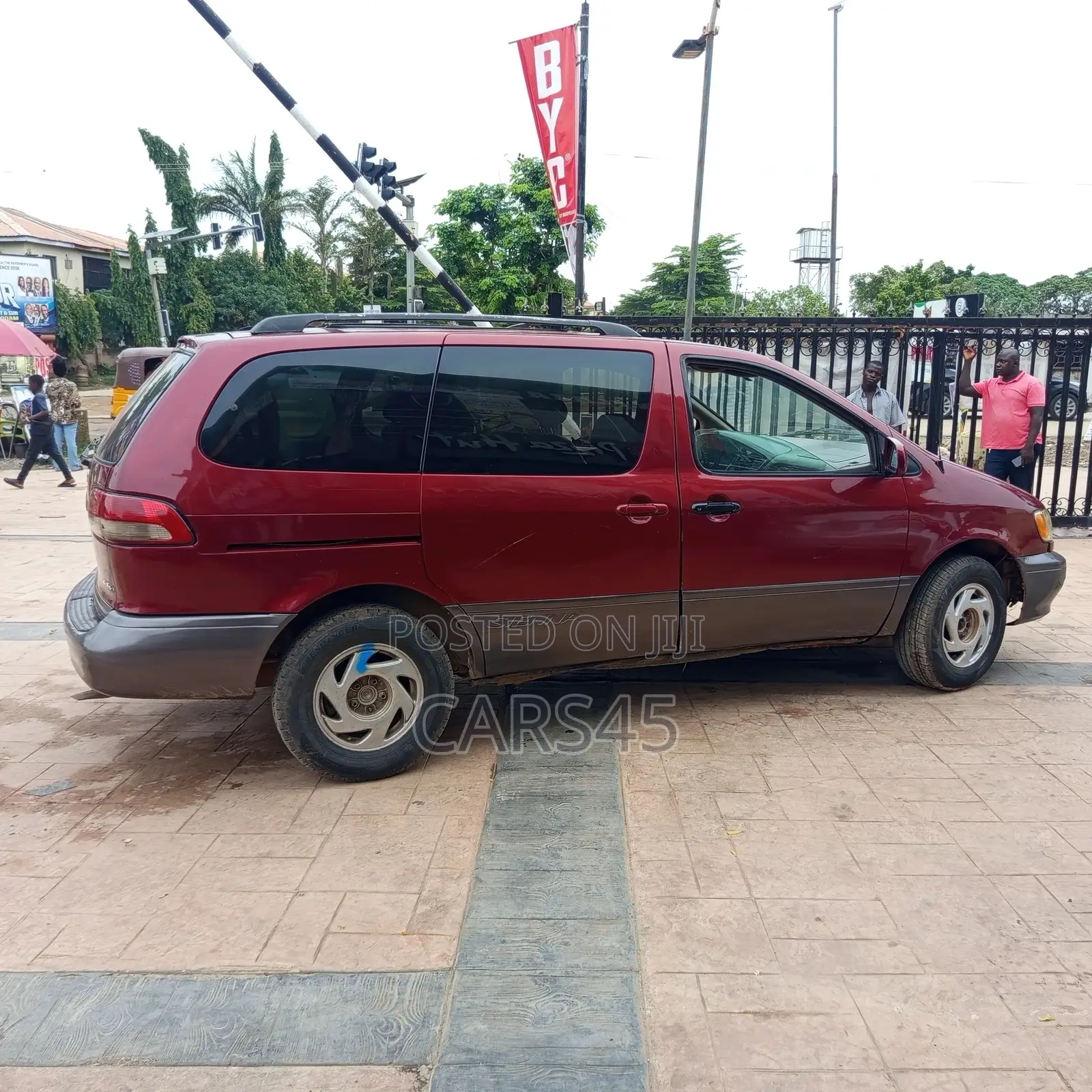 Toyota Sienna 2000 Red