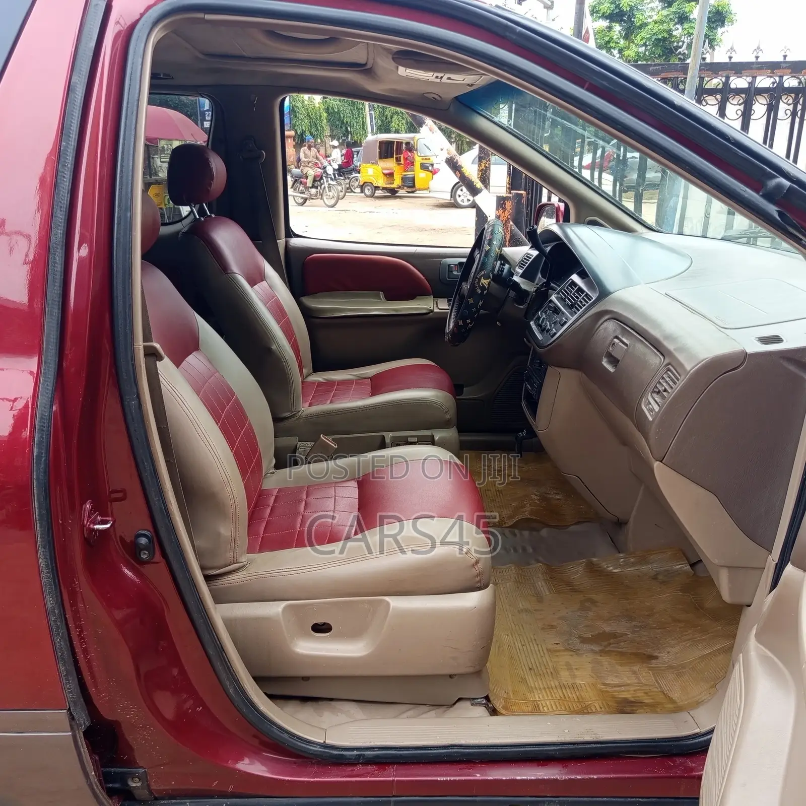 Toyota Sienna 2000 Red