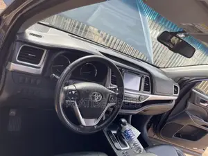 Toyota Highlander Limited 4dr SUV AWD (3.5L 6cyl 6A) 2014