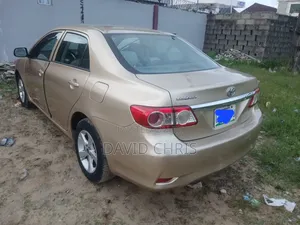 Toyota Corolla LE 4dr Sedan (1.8L 4cyl 4A) 2013 Gold