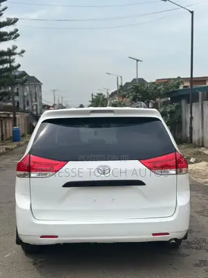 Toyota Sienna 7 Passenger 2011 White