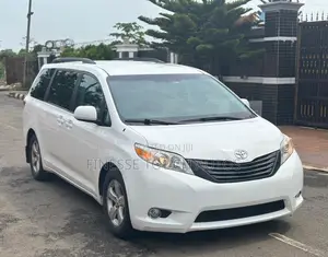 Toyota Sienna 7 Passenger 2011 White