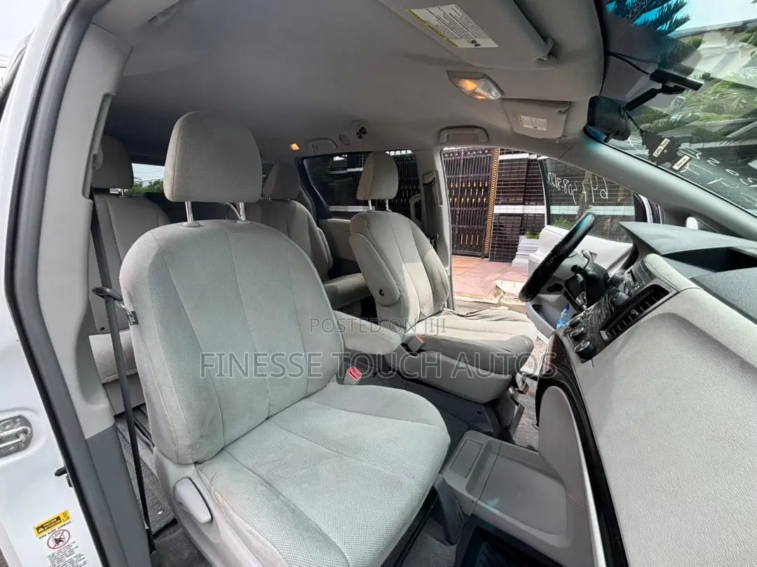 Toyota Sienna 7 Passenger 2011 White