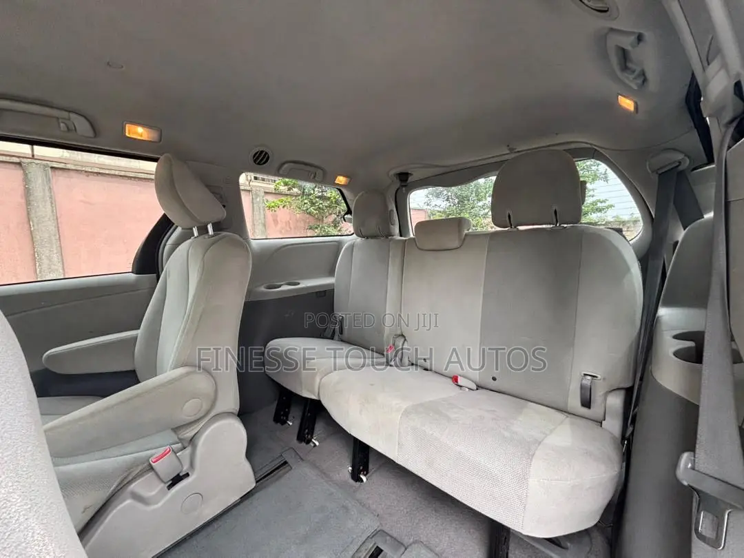 Toyota Sienna 7 Passenger 2011 White