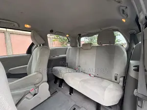 Toyota Sienna 7 Passenger 2011 White
