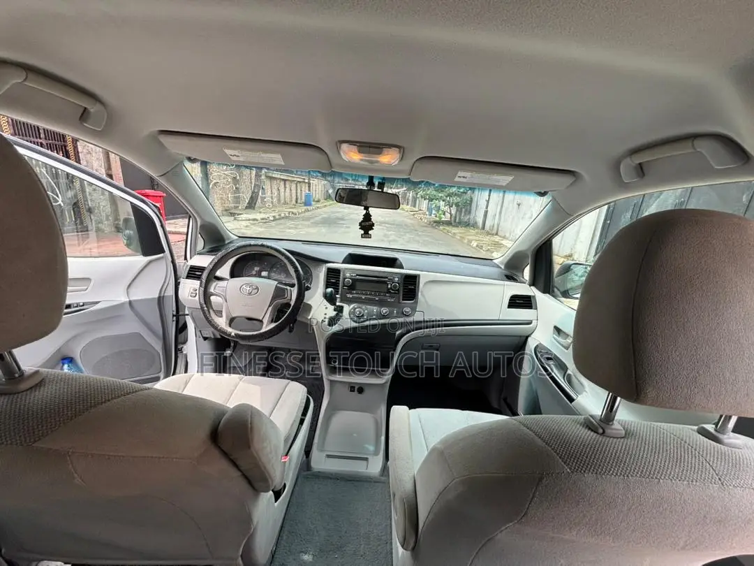 Toyota Sienna 7 Passenger 2011 White