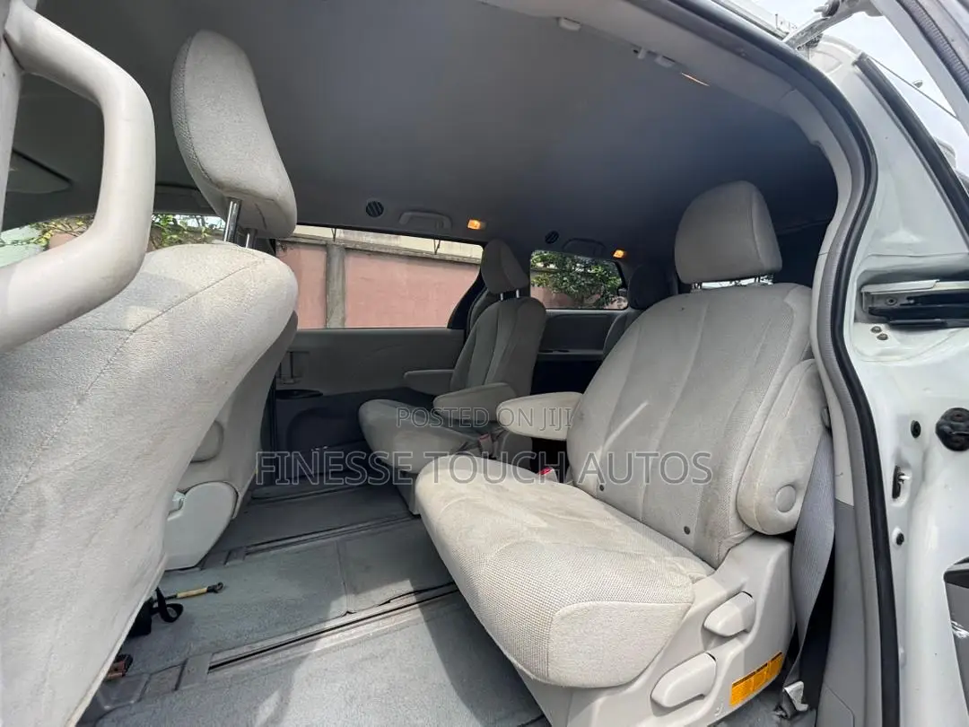 Toyota Sienna 7 Passenger 2011 White