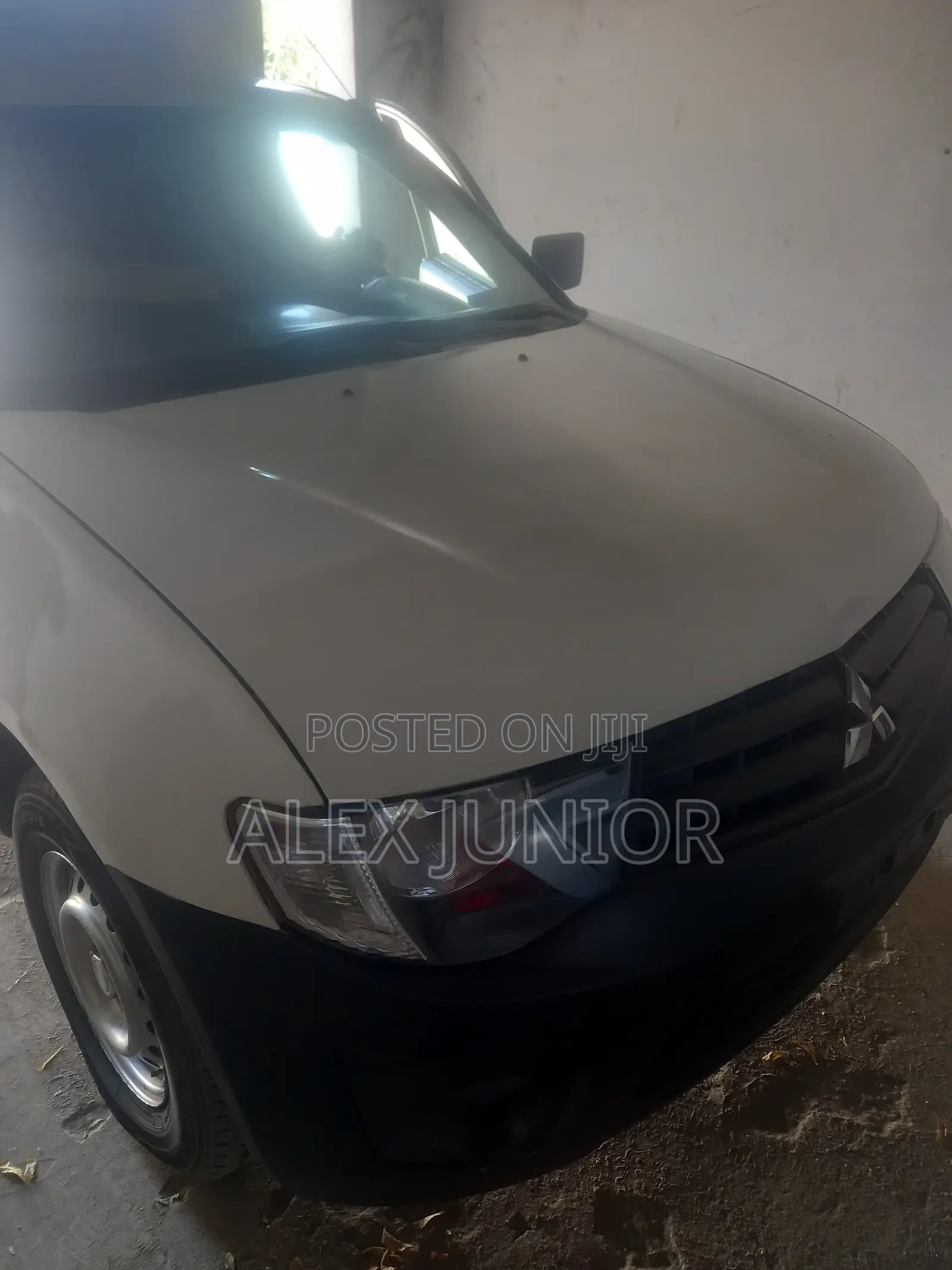 Mitsubishi L300 2005 White