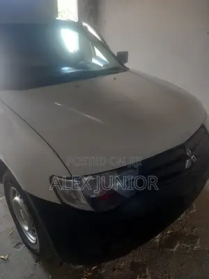 Mitsubishi L300 2005 White
