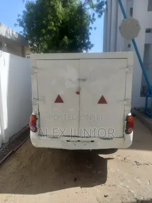 Mitsubishi L300 2005 White
