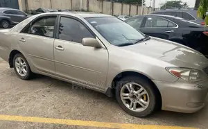 Toyota Camry 2004 Gold