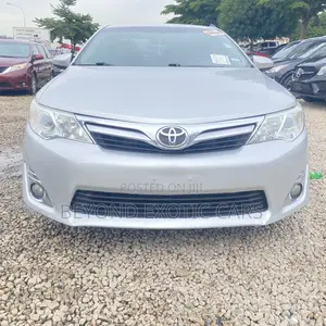 Toyota Camry XLE 4dr Sedan (2.5L 4cyl 6A) 2013 Silver
