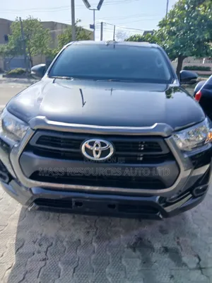 New Toyota Hilux 2025 Black