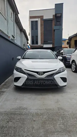 Toyota Camry 2018 White