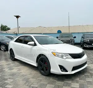 Toyota Camry XLE 4dr Sedan (2.5L 4cyl 6A) 2014 White