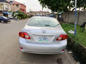 Toyota Corolla LE 4dr Sedan (1.8L 4 cyl 4A) 2009 Silver