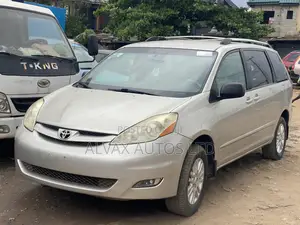 Toyota Sienna LE 2008 Silver