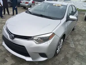Toyota Corolla LE Premium 4dr Sedan (1.8L 4cyl CVT) 2016 Silver