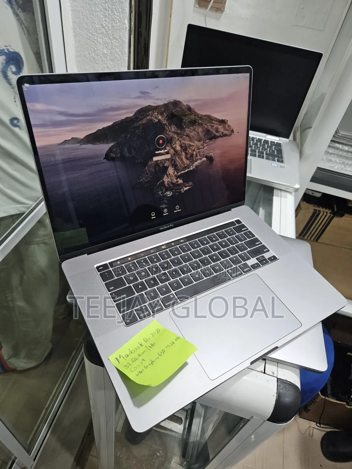 Laptop Apple MacBook Pro 2020 32GB Intel Core i9 SSD 1T