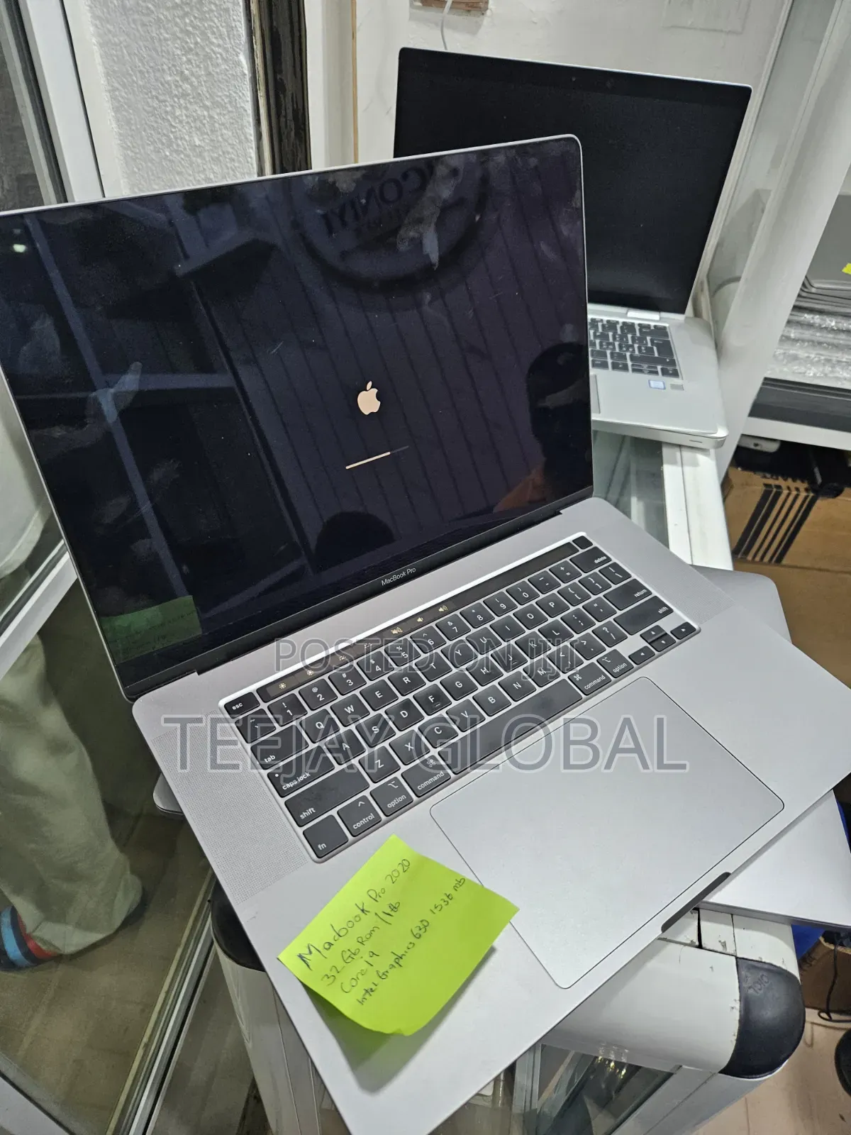 Laptop Apple MacBook Pro 2020 32GB Intel Core i9 SSD 1T