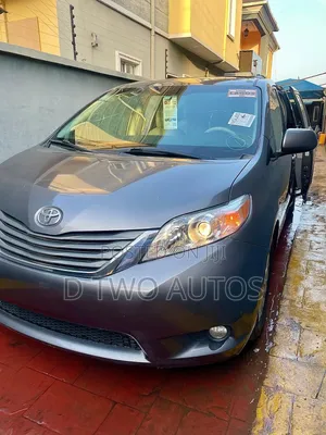Toyota Sienna XLE 7 Passenger Mobility 2012 Gray