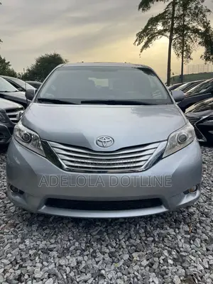 Toyota Sienna XLE AWD 7-Passenger 2013 Gray