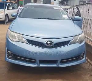 Toyota Camry SE 4dr Sedan (2.5L 4cyl 6A) 2013 Blue